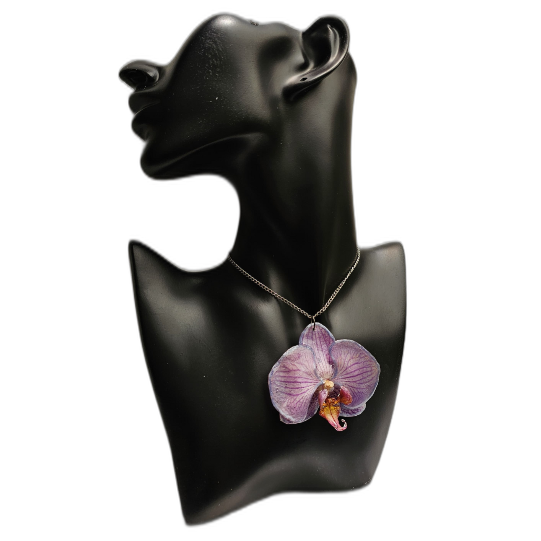 Collar Dije de Orquídea Morada con Cadena de Plata 925 - Image 2