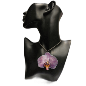 Collar Dije de Orquídea Morada con Cadena de Plata 925