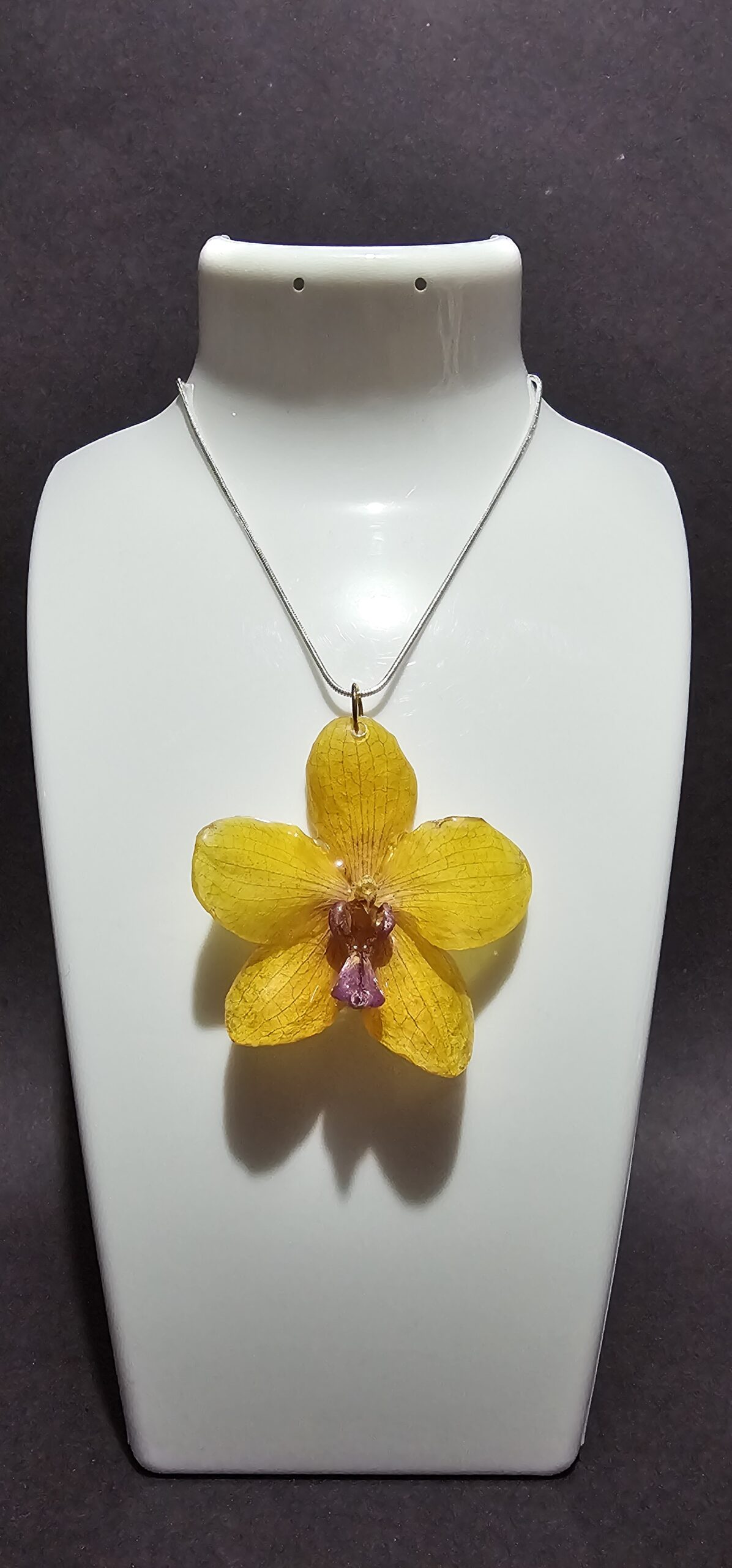 Dije de Orquídea Phanelopsis (Incluye Cadena de Plata 925)