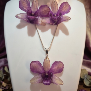 Colección Orquídea Ixya: Set de Dije y Aretes Artesanales (Incluye Cadena de Plata 925)