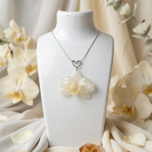 Dije de Orquídea (Incluye Cadena de Plata 925)