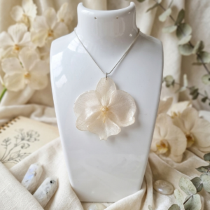 Dije de Orquídea (Incluye Cadena de Plata 925)