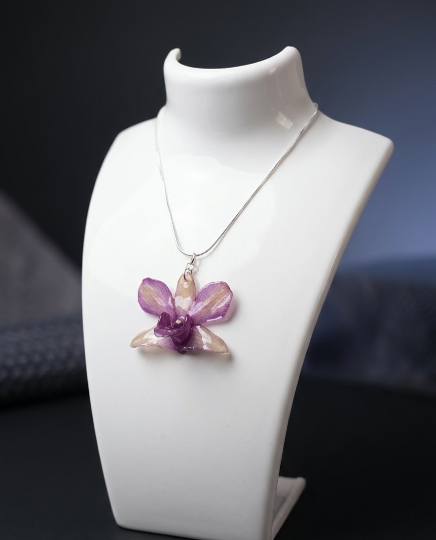 Dije de Orquídea (Incluye Cadena de Plata 925) - Image 4