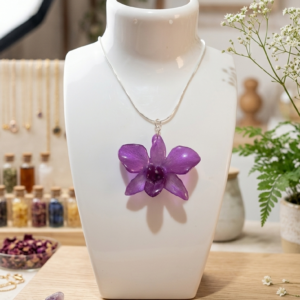 Dije de Orquídea (Incluye Cadena de Plata 925)
