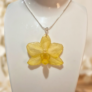 Dije de Orquídea (Incluye Cadena de Plata 925)