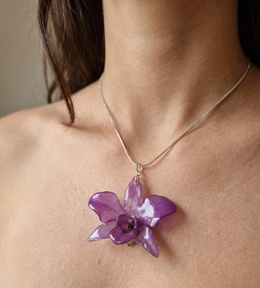 Dije de Orquídea (Incluye Cadena de Plata 925) - Image 2