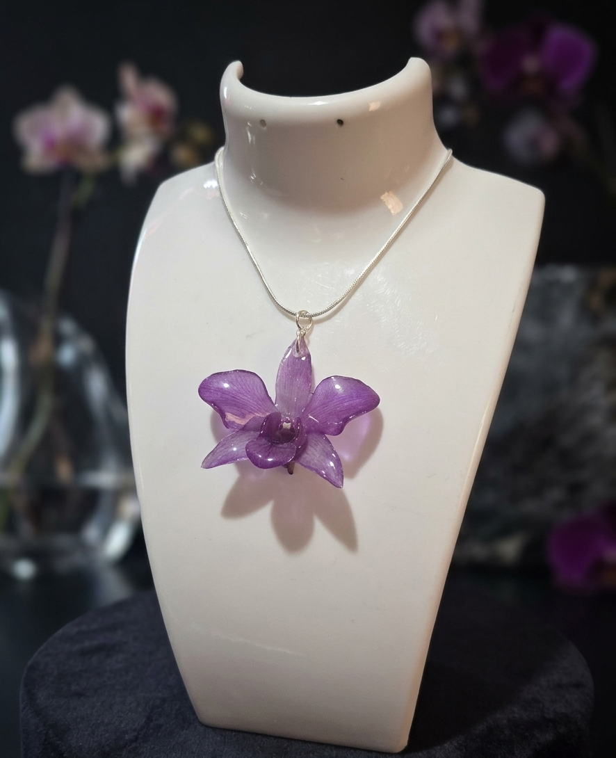 Dije de Orquídea (Incluye Cadena de Plata 925) - Image 4