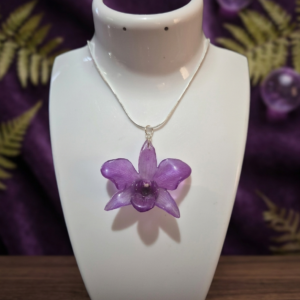 Dije de Orquídea (Incluye Cadena de Plata 925)