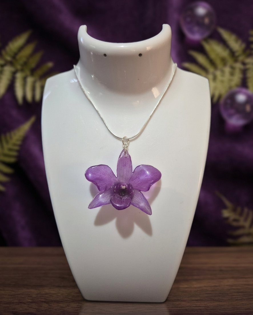Dije de Orquídea (Incluye Cadena de Plata 925)