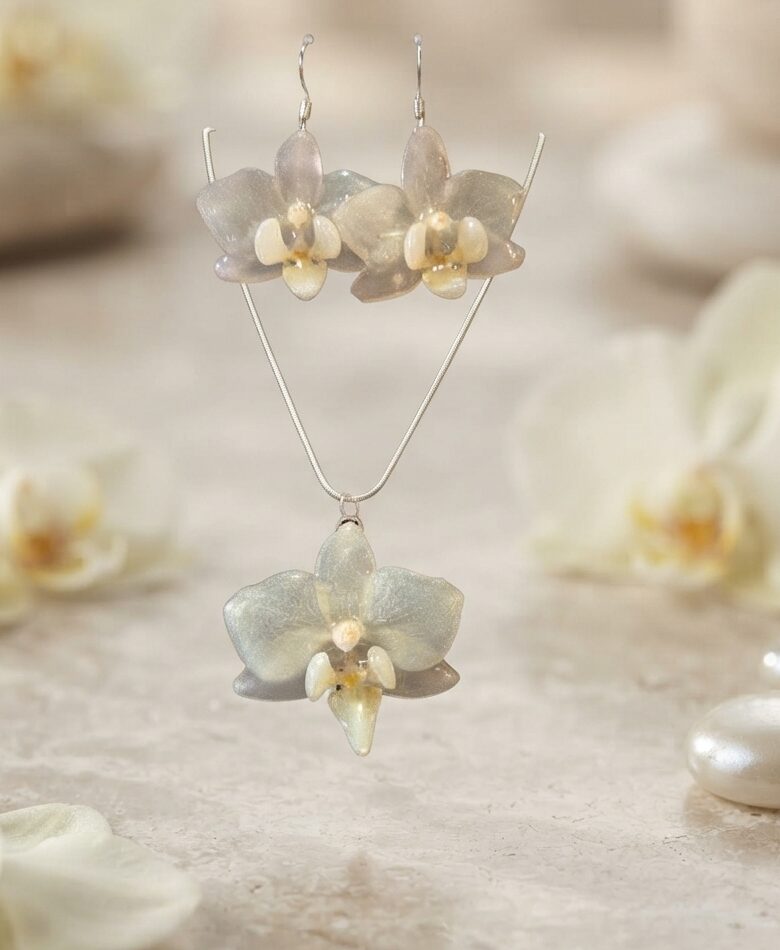 Set de Dije y Aretes de Orquídea Natural en Plata | Ixya - Image 3